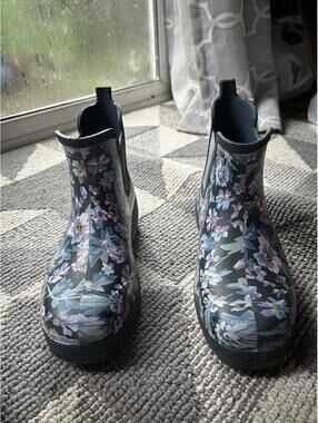 Vera Bradley Women's Multi and Blue Boot